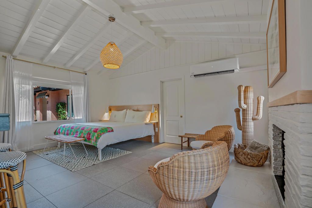 Bedroom, Fireplace, Interior, Pendant Lights