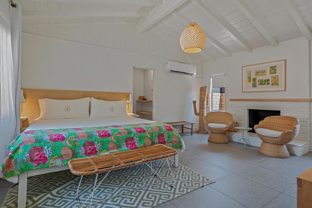 Bedroom, Fireplace, Interior, Pendant Lights