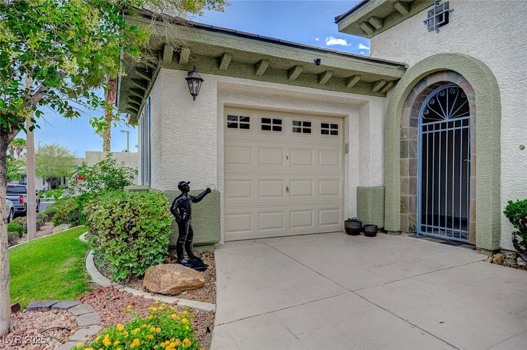 Detached Garage, Exterior