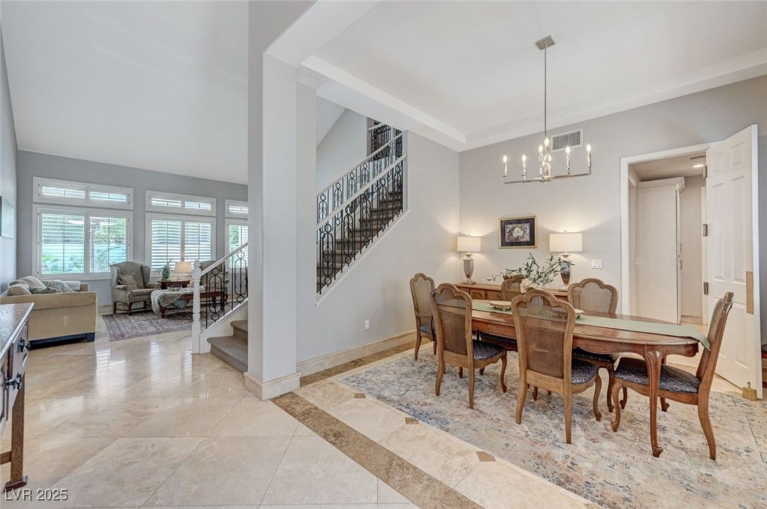 Chandelier, Dining room, Interior, Living room, Pendant Lights