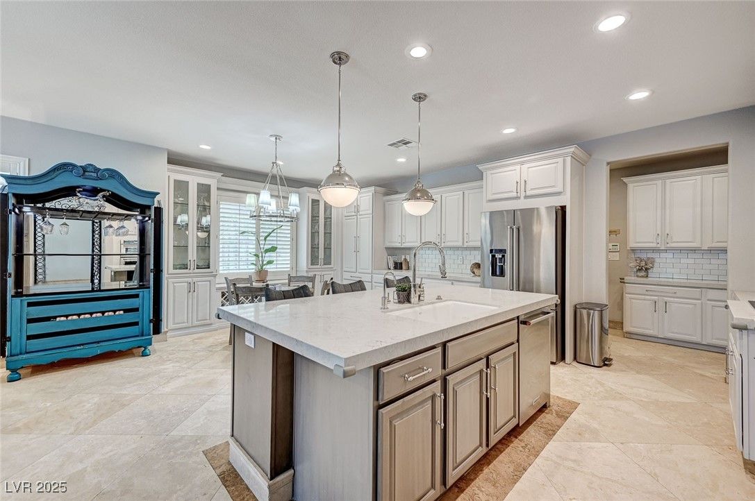 Dining room, Interior, Kitchen, Pendant Lights, Recessed Lighting, Stainless Steel Appliances