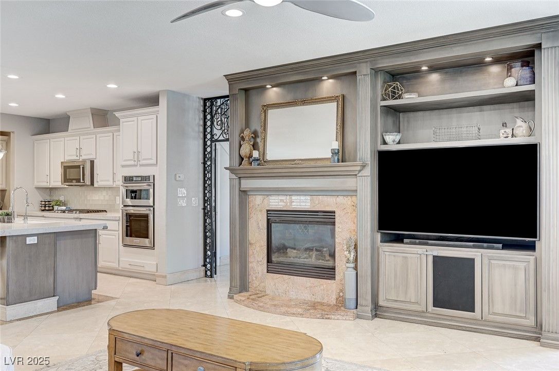Fireplace, Interior, Kitchen, Recessed Lighting