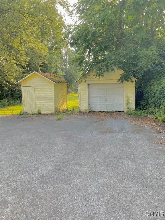 Detached Garage, Exterior