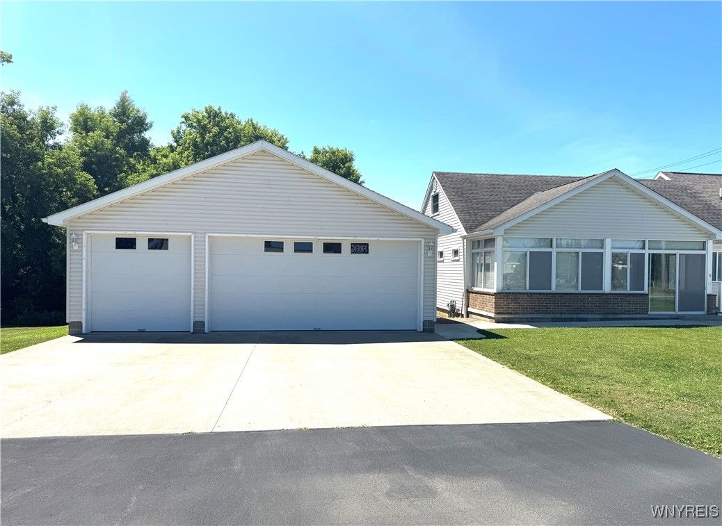 Detached Garage, Exterior