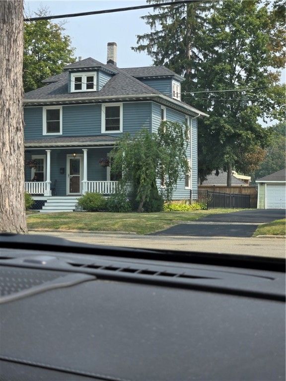 Exterior, Facade, American Foursquare