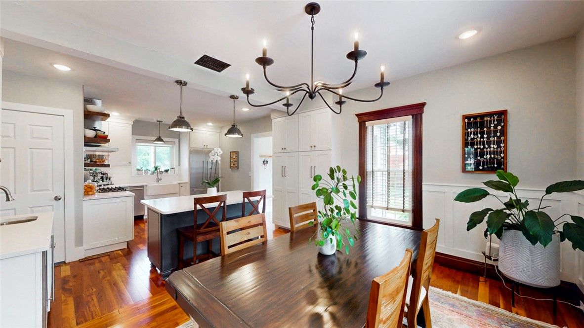 Chandelier, Dining room, Interior, Kitchen, Pendant Lights, Recessed Lighting, Wood Texture Flooring