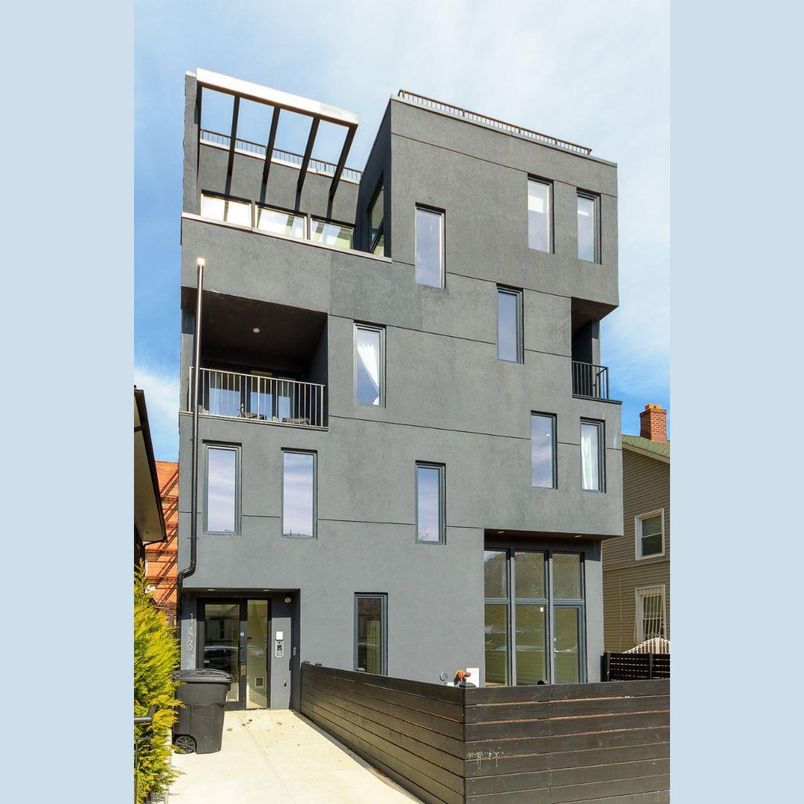 Exterior, Facade, Modern