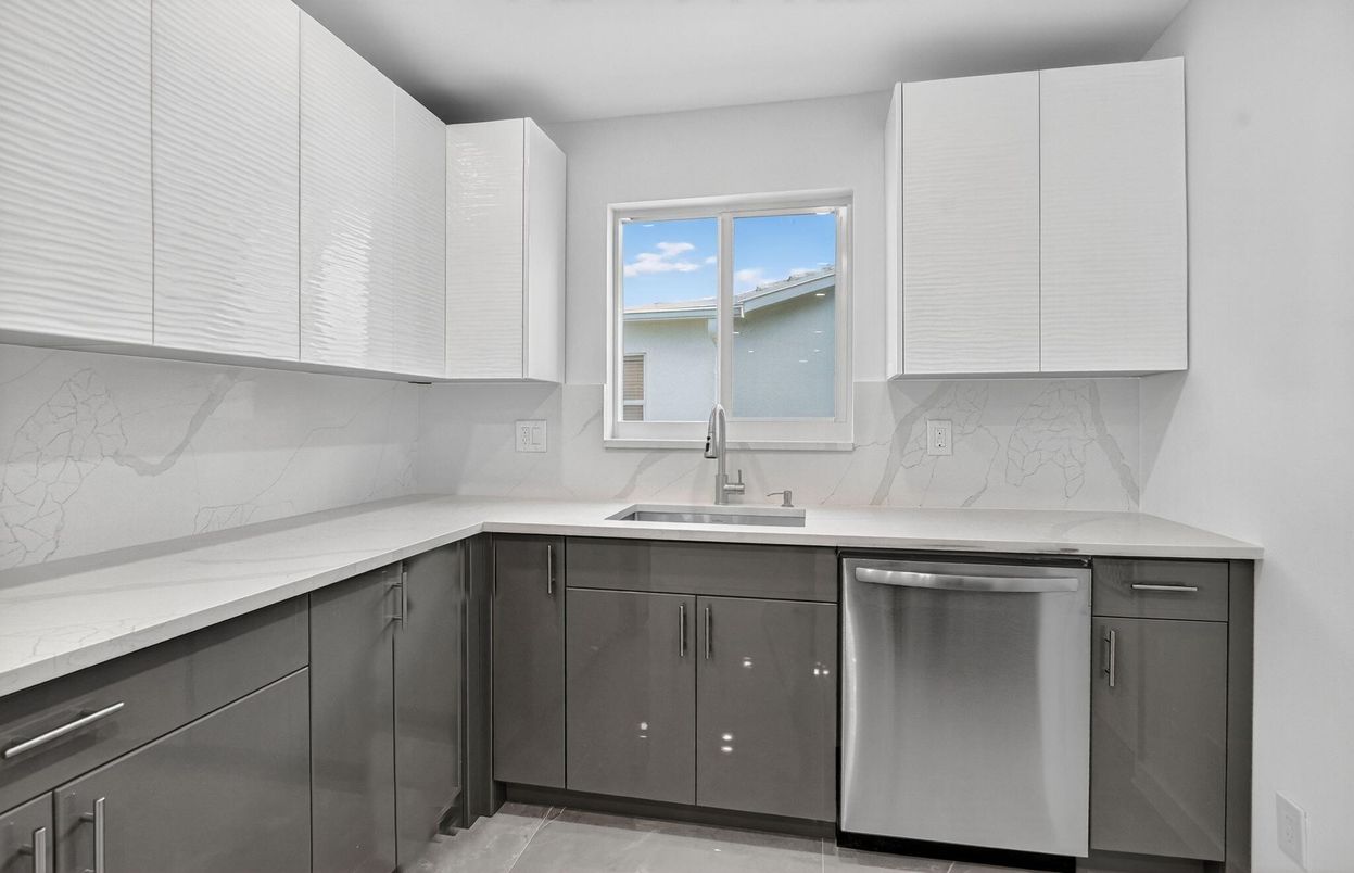 Interior, Kitchen, Marble Walls, Stainless Steel Appliances, Water