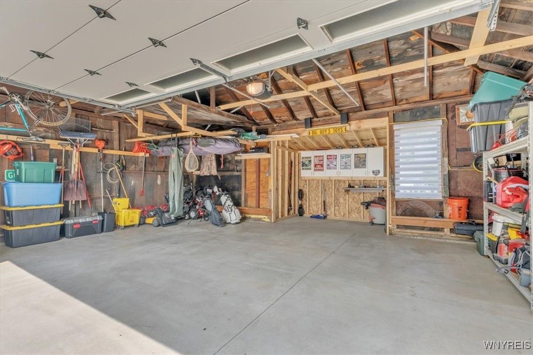 Garage, Interior, Wooden Beams, Wooden Walls