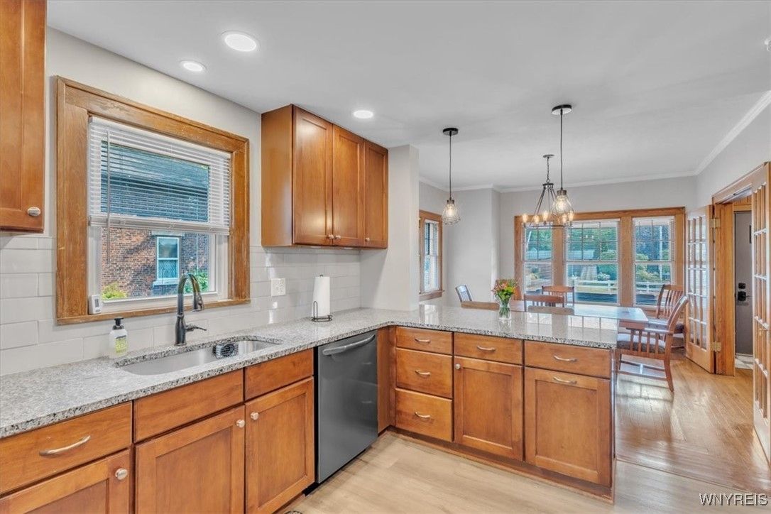Dining room, Interior, Kitchen, Pendant Lights, Recessed Lighting, Wood Texture Flooring