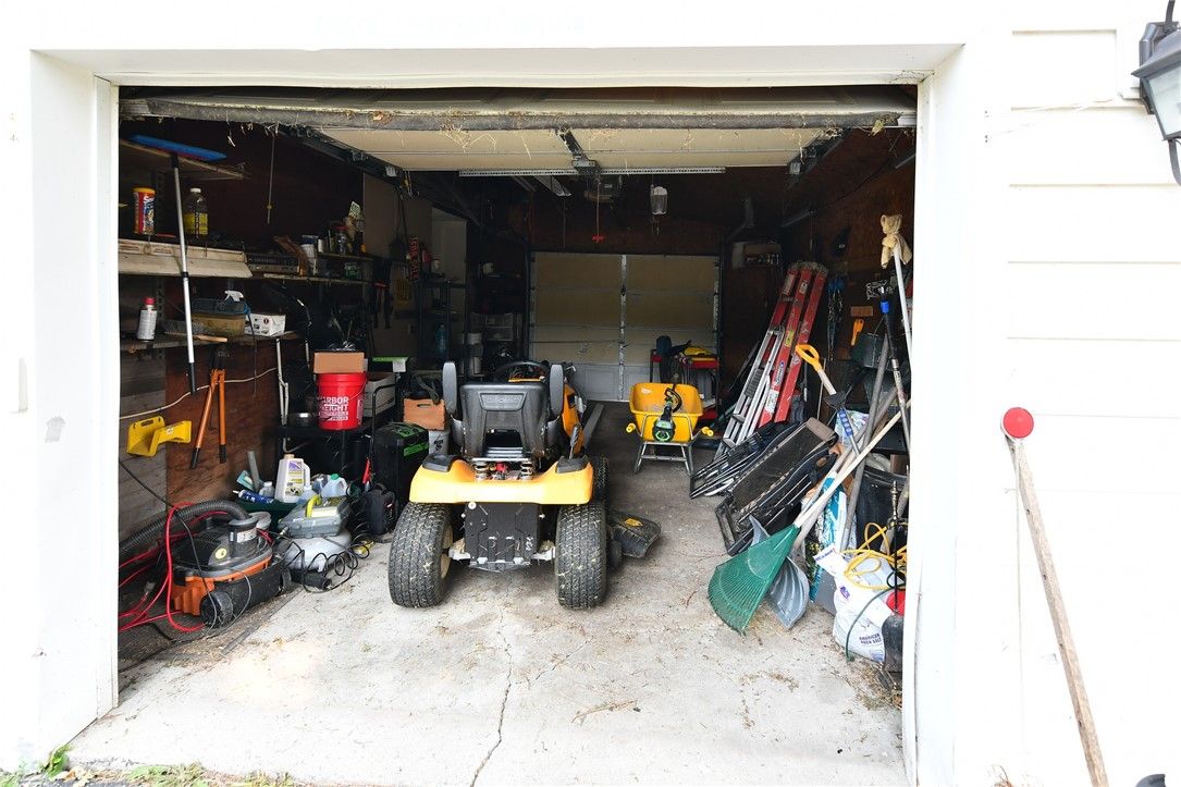 Garage, Interior