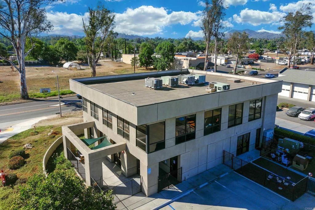 Exterior, Drone