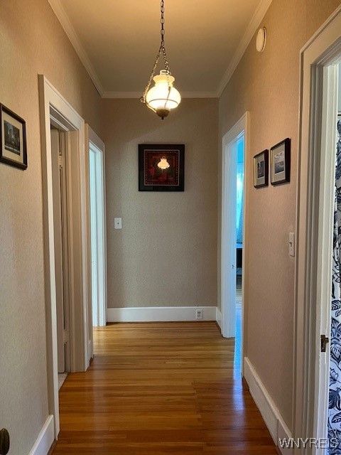Interior, Pendant Lights, Wood Texture Flooring