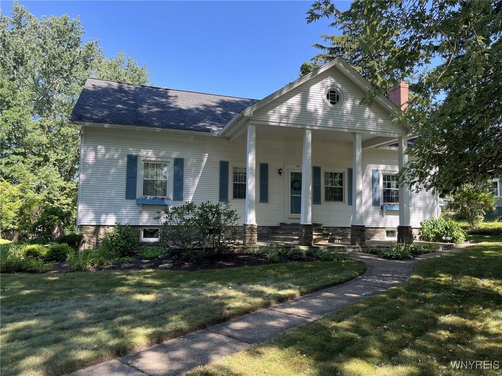 Exterior, Facade, Farmhouse