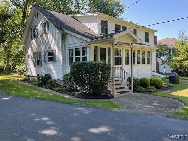 Exterior, Facade, Farmhouse