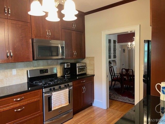 Chandelier, Dining room, Interior, Kitchen, Stainless Steel Appliances, Wood Texture Flooring