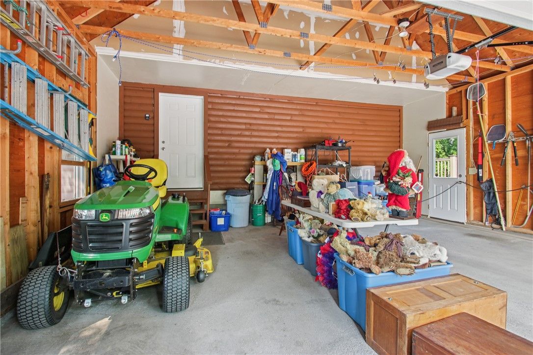 Garage, Interior, Wooden Walls