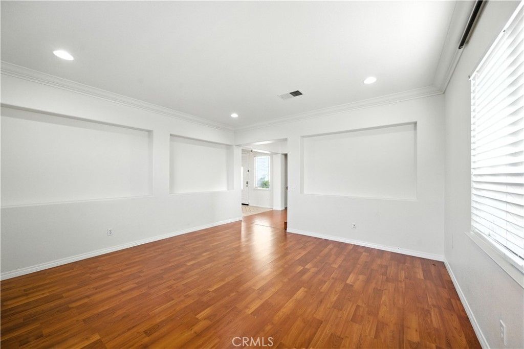 Empty room, Interior, Recessed Lighting, Wood Texture Flooring