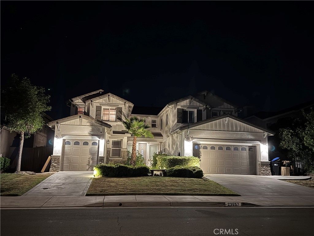 Attached, Exterior, Facade, American Craftsman