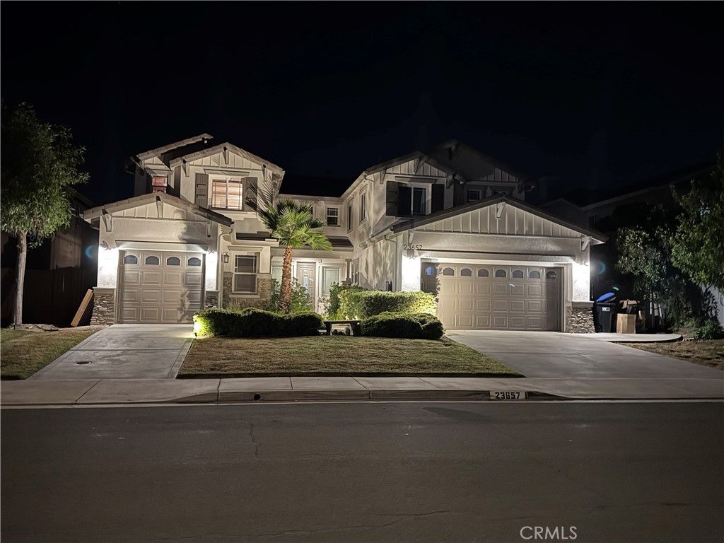 Attached, Exterior, Facade, American Craftsman