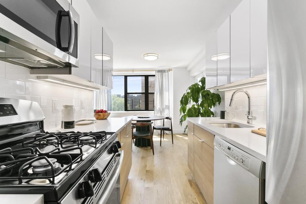 Dining room, Interior, Kitchen, Pendant Lights, Stainless Steel Appliances, Wood Texture Flooring