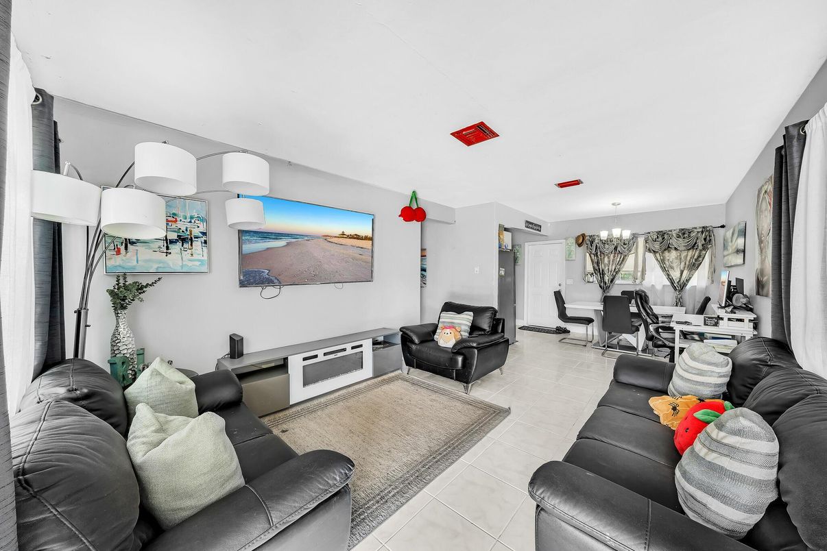 Chandelier, Dining room, Interior, Living room
