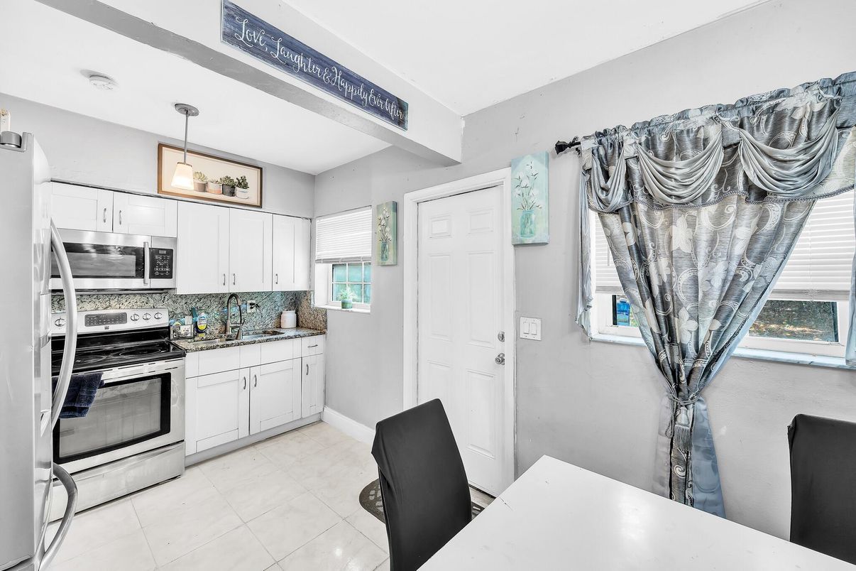 Interior, Kitchen, Pendant Lights, Stainless Steel Appliances