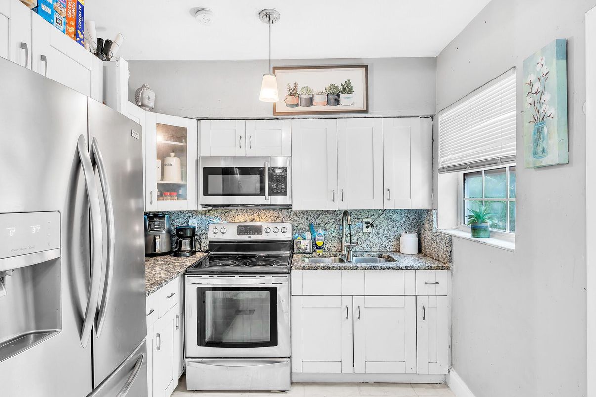 Interior, Kitchen, Pendant Lights, Stainless Steel Appliances