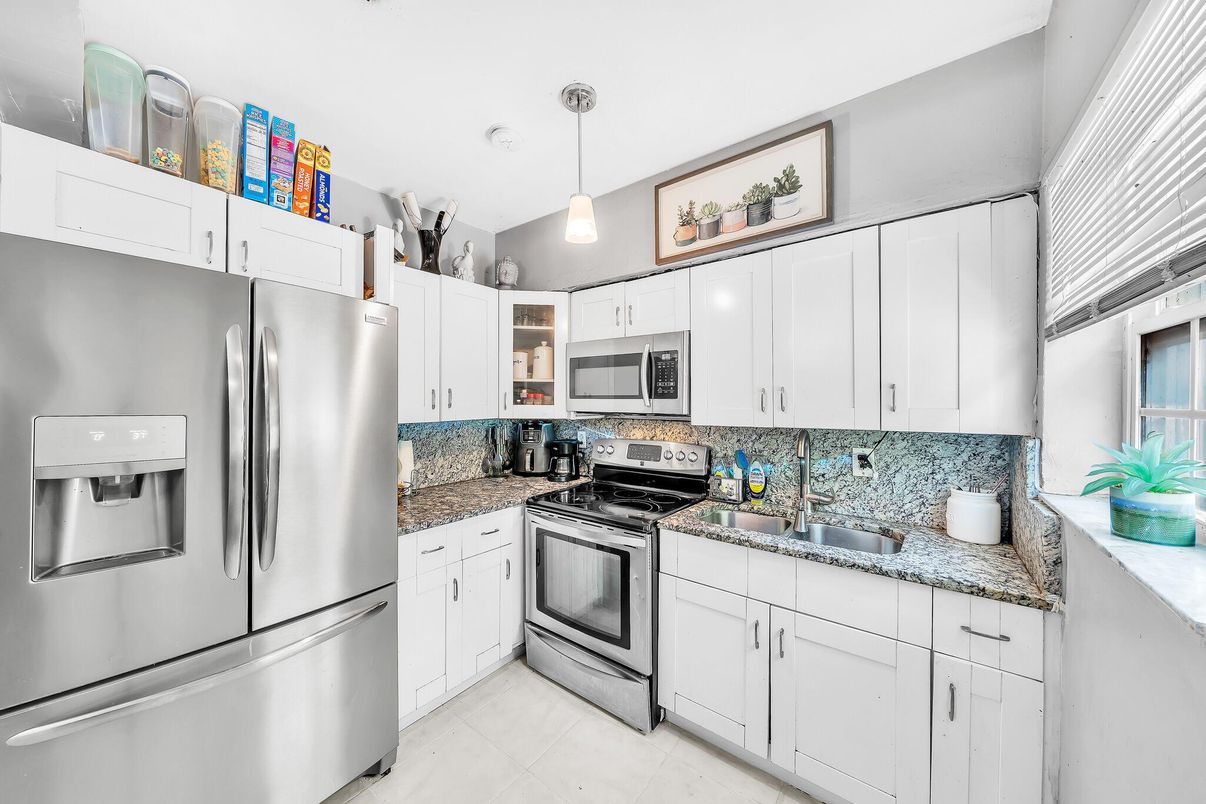Interior, Kitchen, Pendant Lights, Stainless Steel Appliances