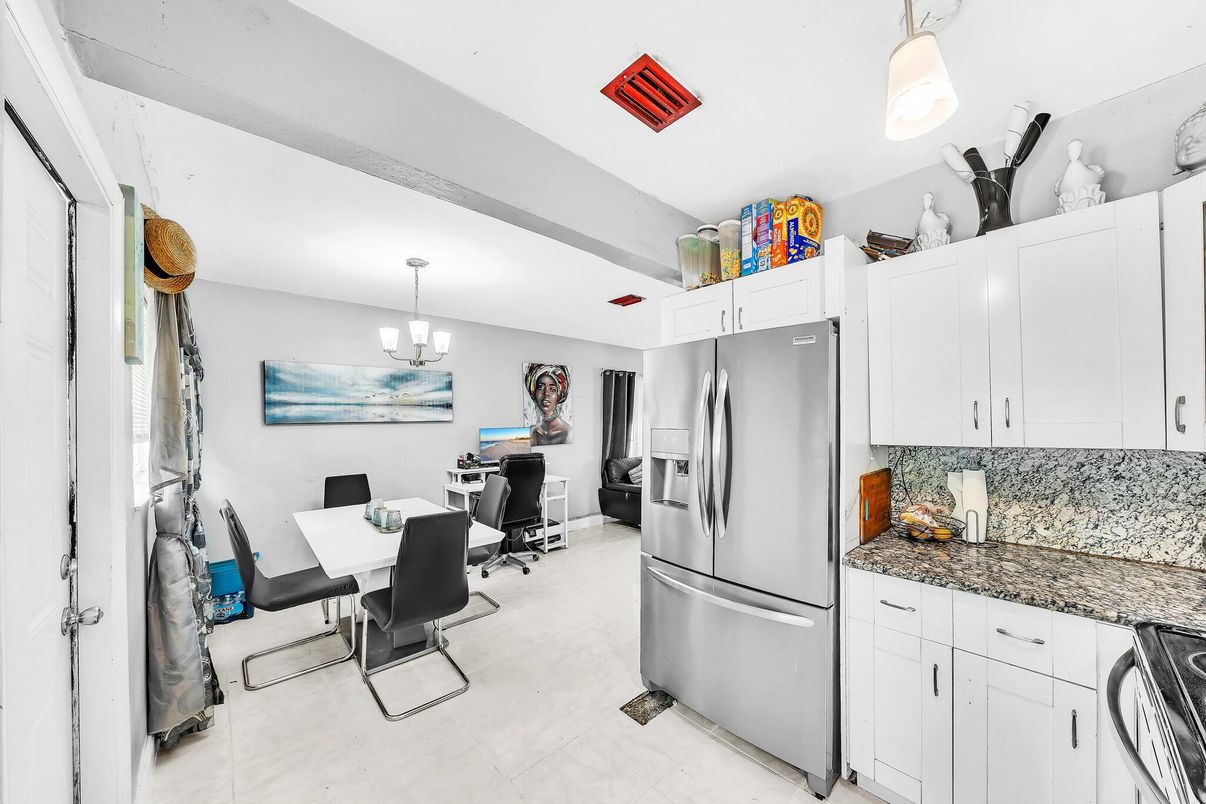Chandelier, Dining room, Interior, Kitchen