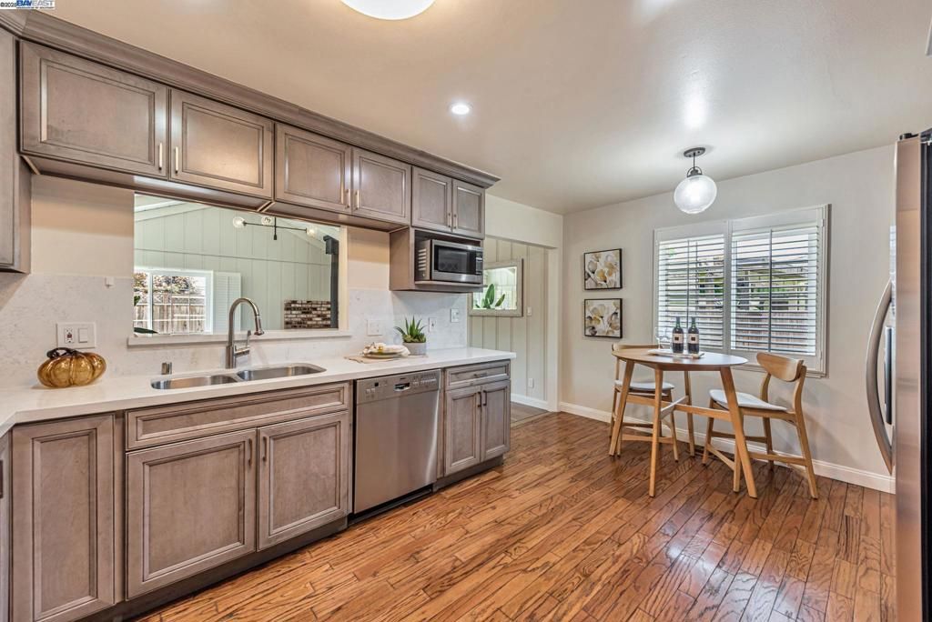 Dining room, Interior, Kitchen, Recessed Lighting, Wood Texture Flooring
