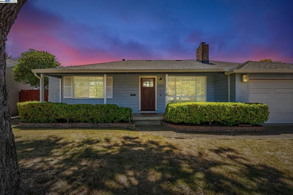 Attached, Exterior, Facade, Ranch