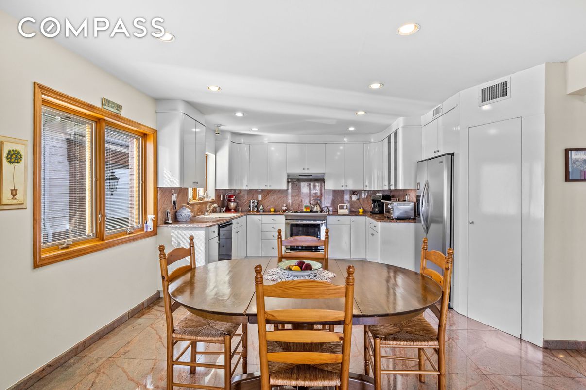 Dining room, Interior, Kitchen, Recessed Lighting