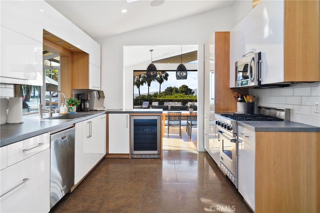 Dining room, Interior, Kitchen, Pendant Lights, Recessed Lighting, Stainless Steel Appliances