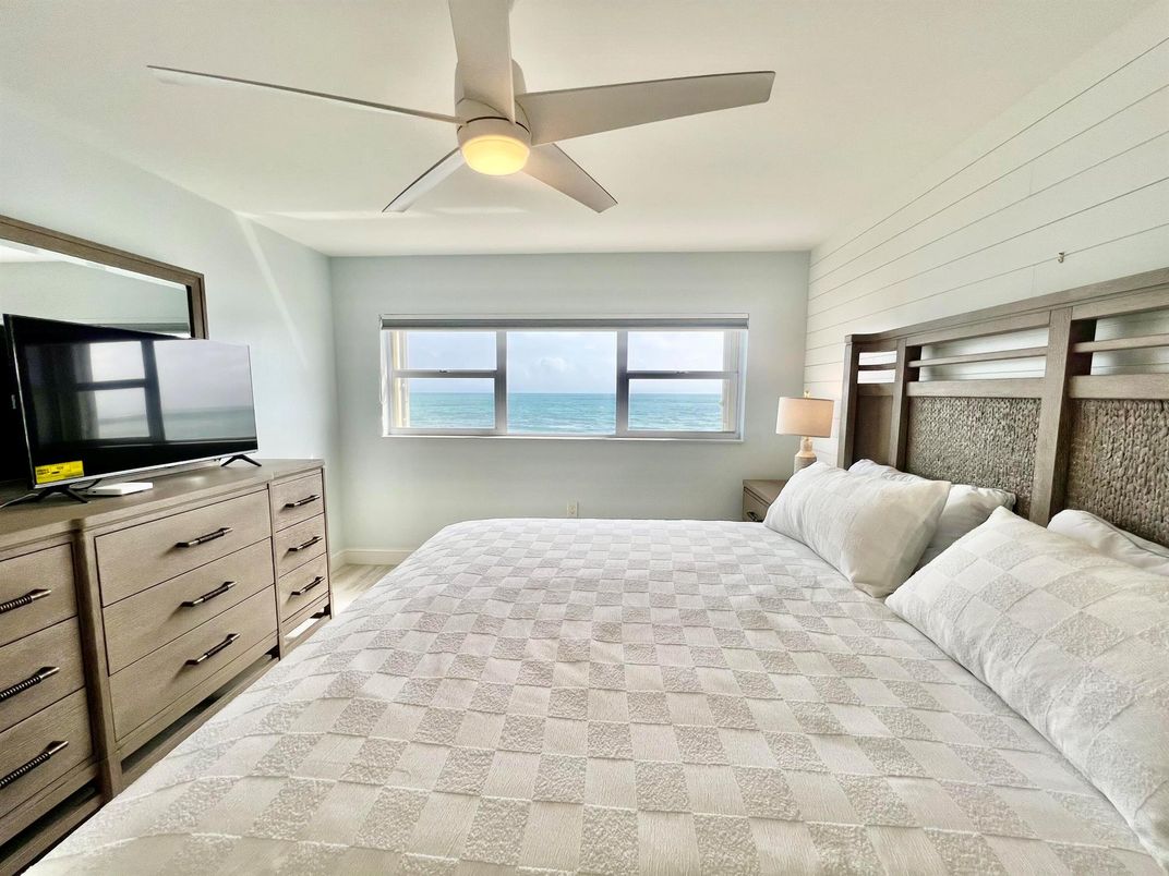 Bedroom, Interior, Water