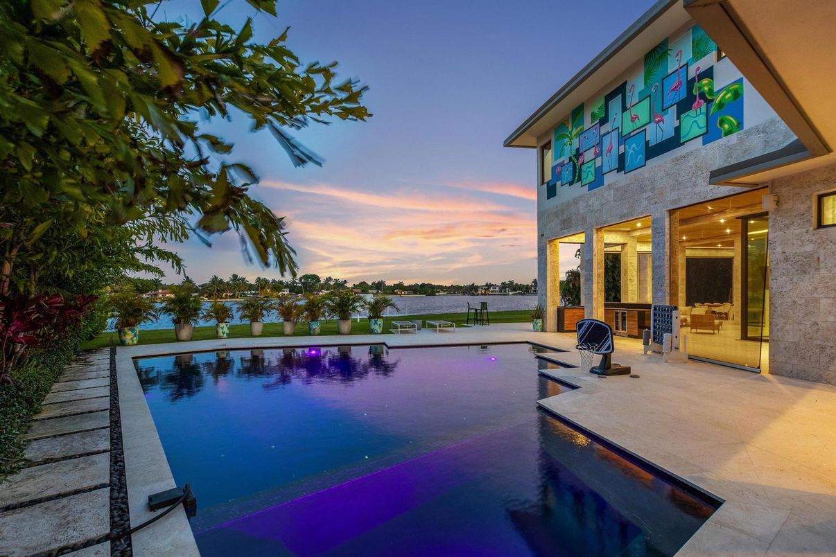 Exterior, Pool