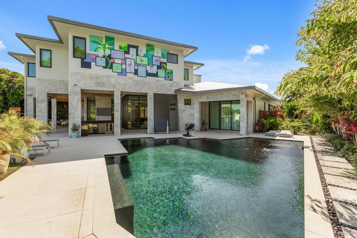 Exterior, Pool