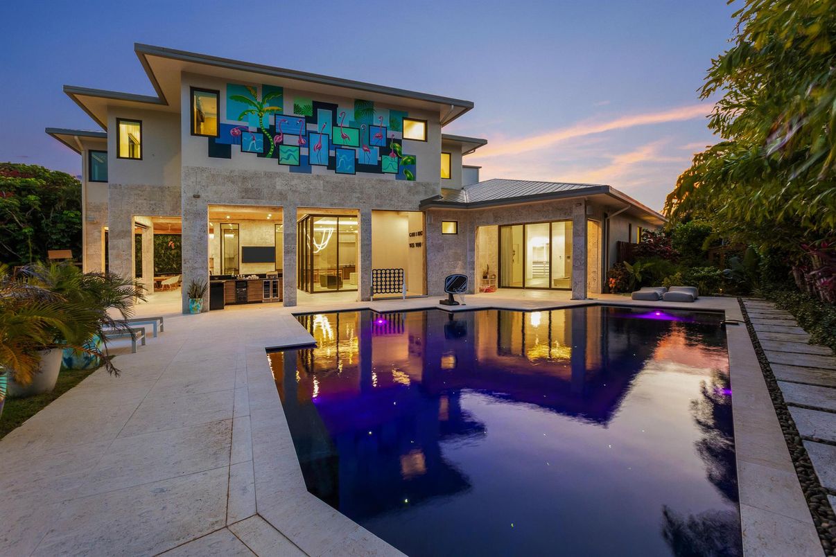 Exterior, Pool