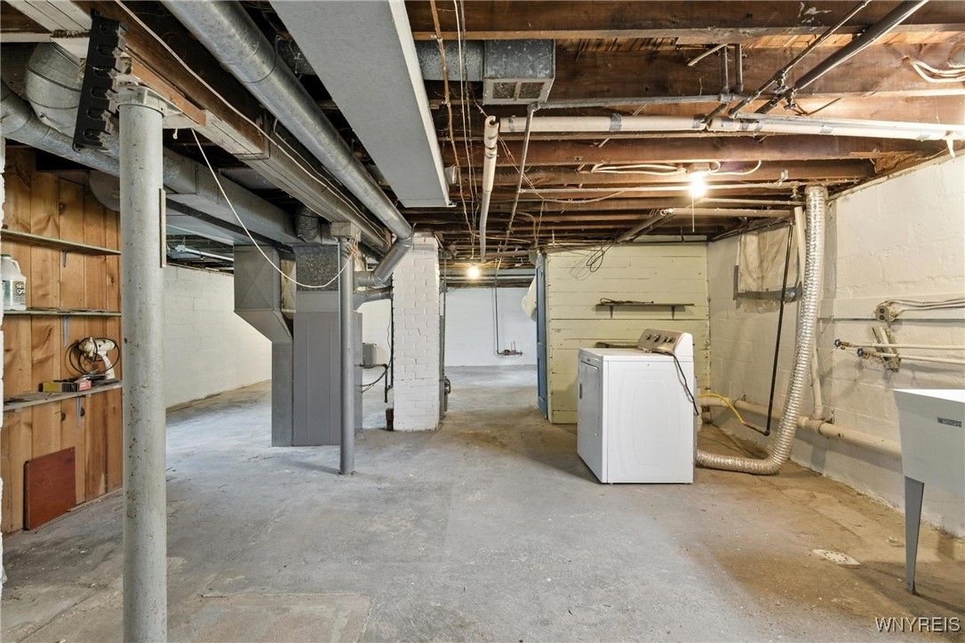 Interior, Washer, Wooden Beams