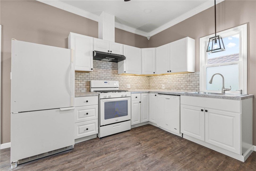 Interior, Kitchen, Pendant Lights, Wood Texture Flooring