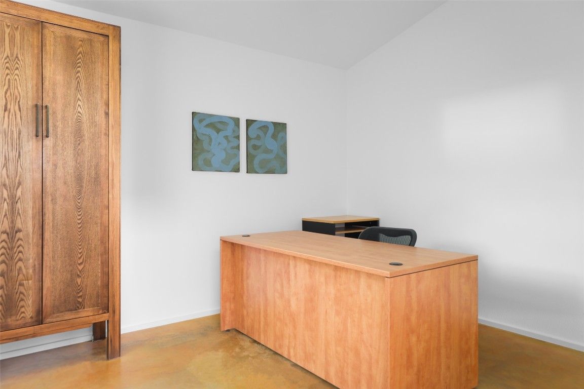 Home Office, Interior