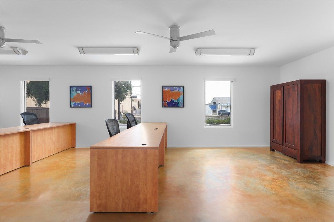 Home Office, Interior