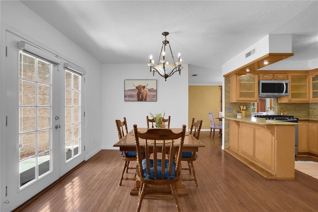 Chandelier, Dining room, Interior, Kitchen, Recessed Lighting, Wood Texture Flooring