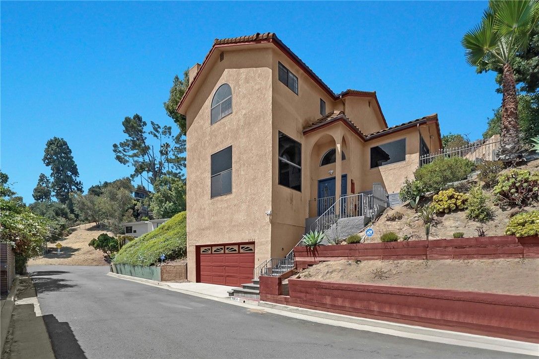 Attached, Exterior, Facade, Mediterranean