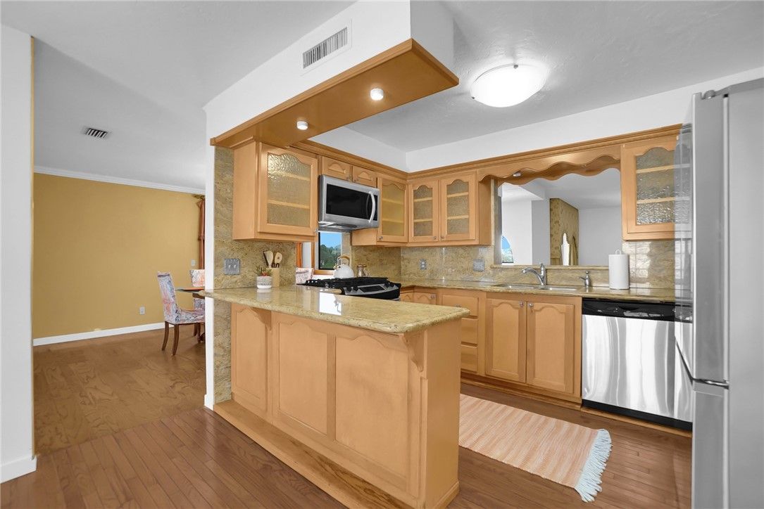Dining room, Interior, Kitchen, Recessed Lighting, Wood Texture Flooring