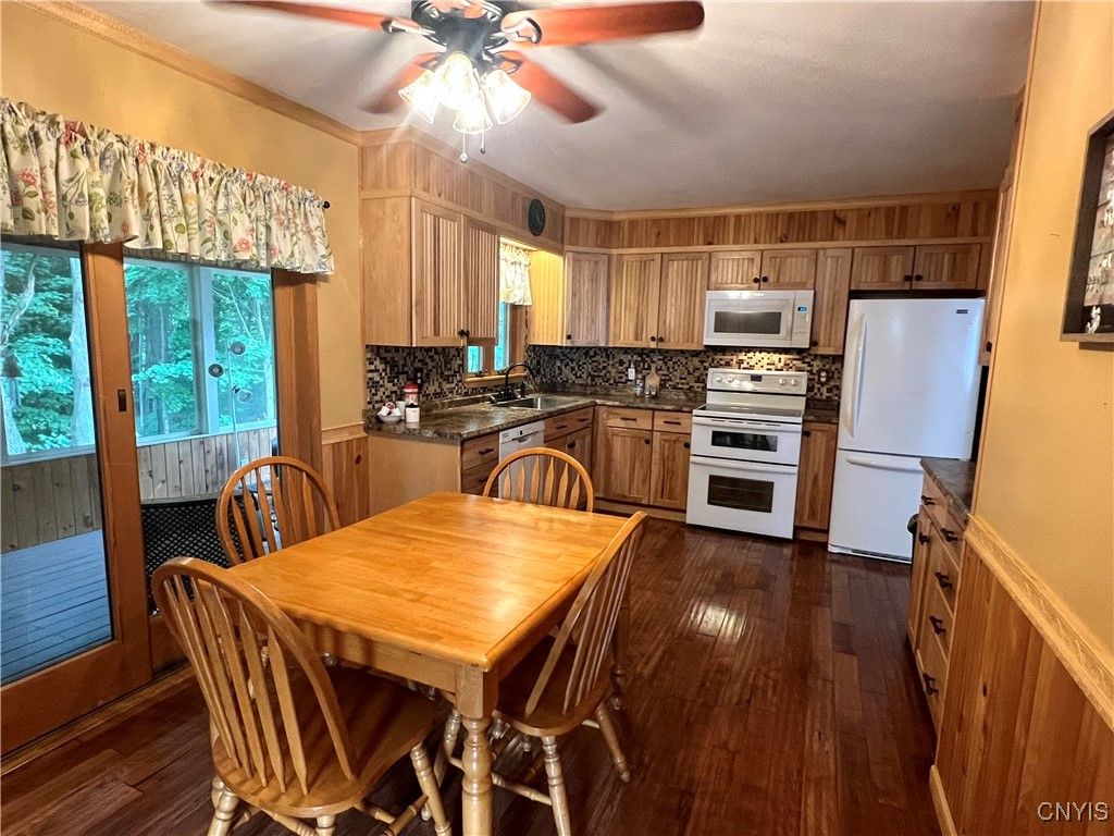 Dining room, Interior, Kitchen, Stainless Steel Appliances, Wood Texture Flooring