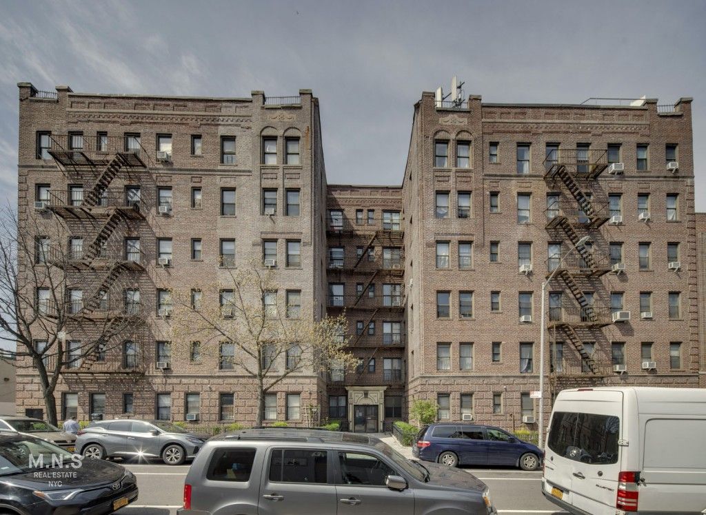 Exterior, Facade, Condo Building