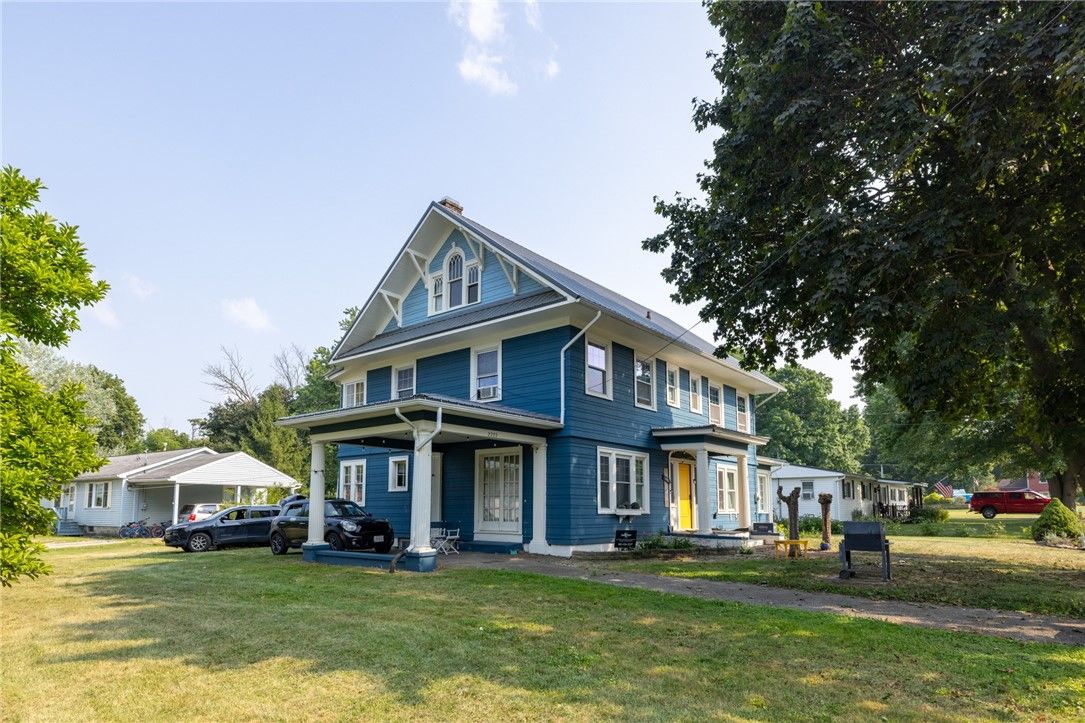Attached, Backyard, Exterior, Facade, Queen Anne Victorian