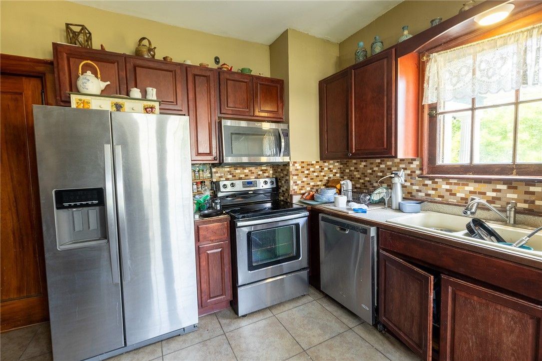 Interior, Kitchen, Stainless Steel Appliances