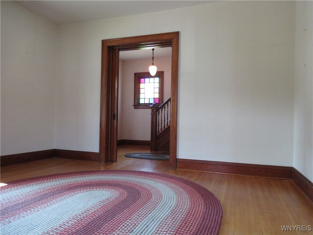 Empty room, Interior, Pendant Lights, Wood Texture Flooring